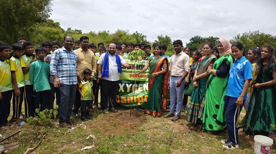 మైనంపల్లి డిఆర్ఆర్ పాఠశాలలో ఘనంగా 'హరితహారం' కార్యక్రమం